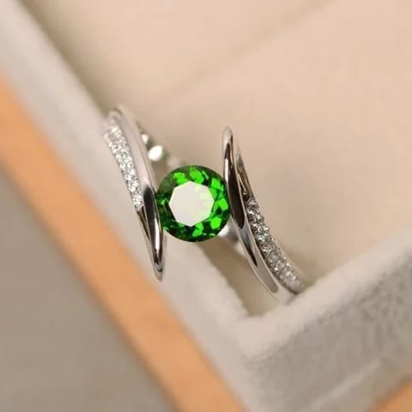 SIGNATURE COLLECTIONS Serpent Green Solitaire Ring SGR013-5111