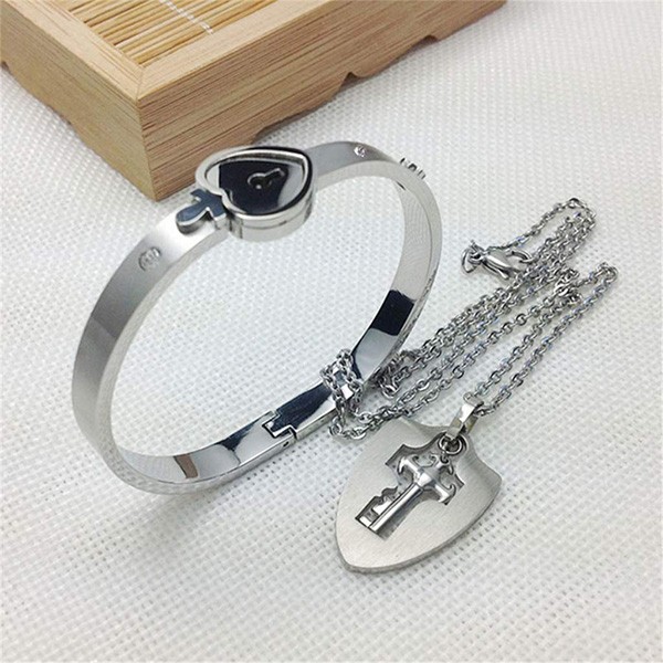 Signature Collection Heart Locker Bracelet And Necklace Set-9104