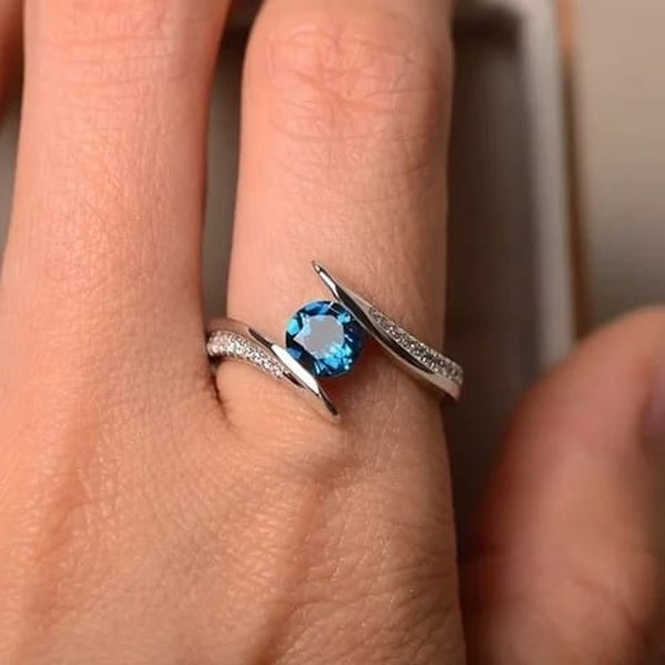 SIGNATURE COLLECTIONS Teal Blue Solitaire Ring SGR012-5112