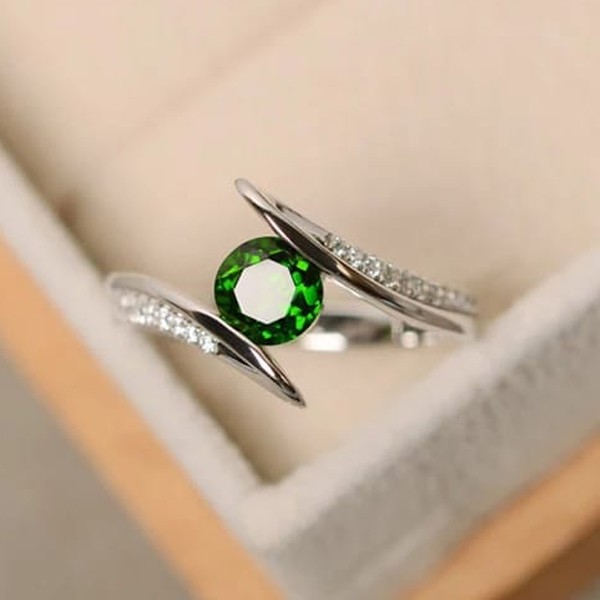 SIGNATURE COLLECTIONS Serpent Green Solitaire Ring SGR013