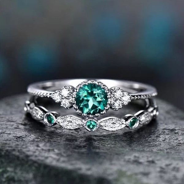 SIGNATURE COLLECTIONS SGR007 Romantic Confession Emerald Green Dual Rings