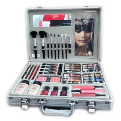 Shop Beauty Queen Professional Makeup Kit C877 at best price, GoshopperQa.com